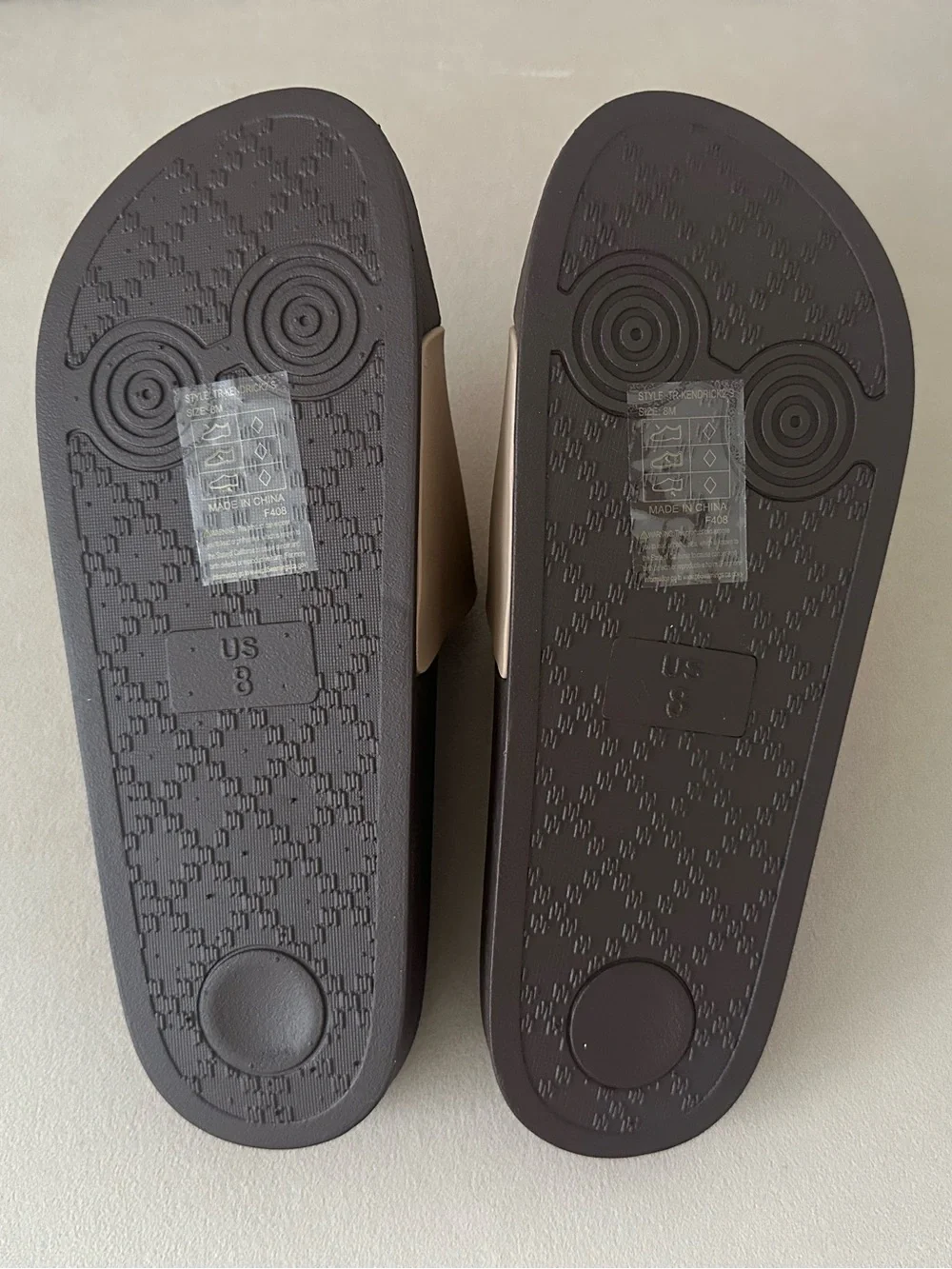 True Religion Men’s Beige Strap Brown Footbed Logo Slide Sandals - Picture 3 of 3